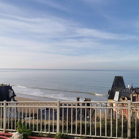 Appartamento Les Pieds Dans L'Eau Trouville-sur-Mer Esterno foto
